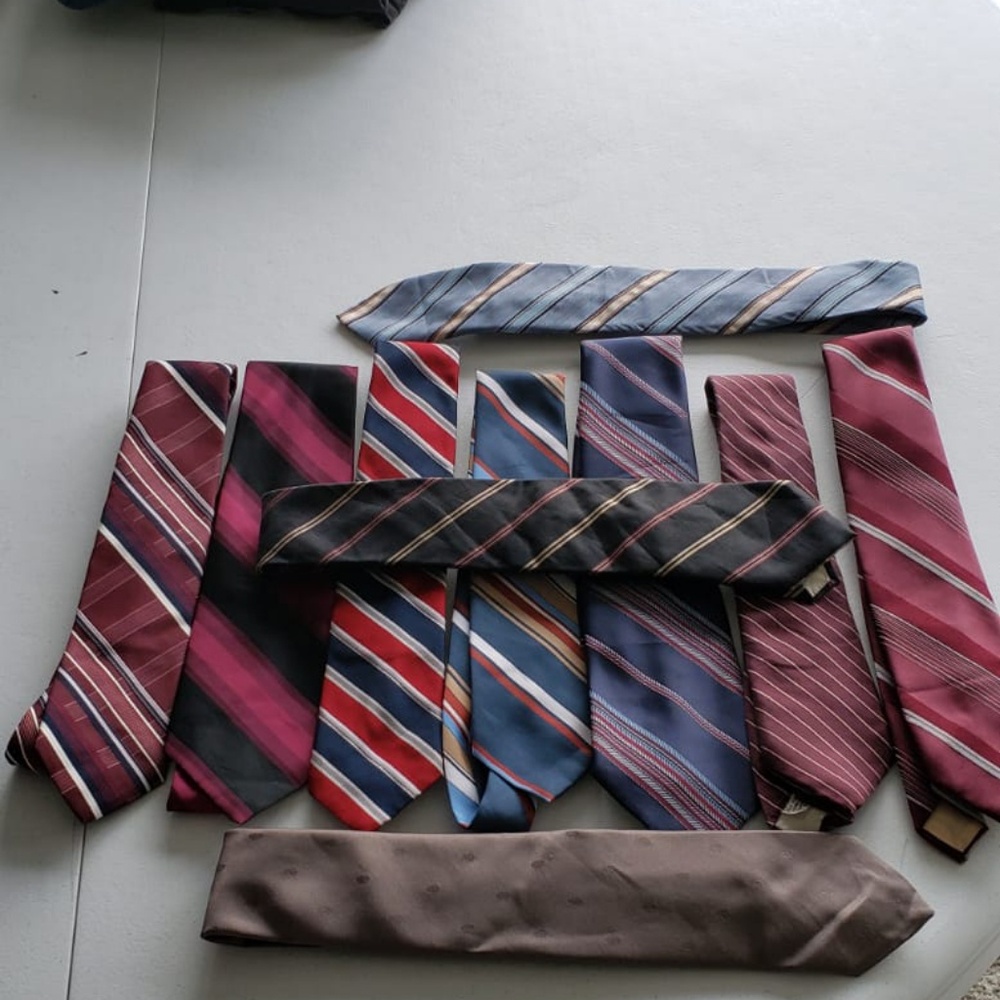 Mix brand ties
10 ties